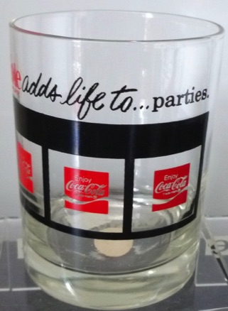351228 € 6,00 coca cola glas USA zwart rood adds life to parties.jpeg